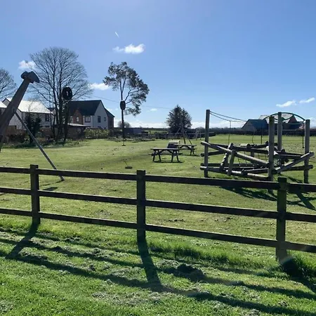 4 Bed In Penrith Oc-89353 *