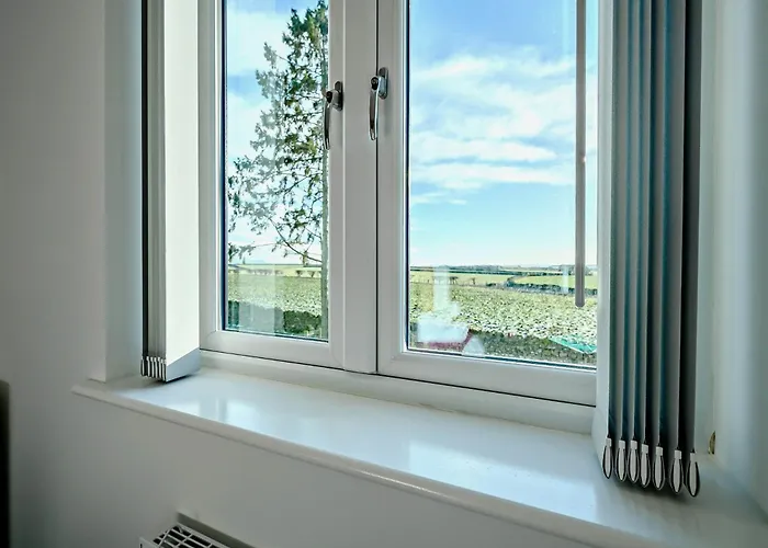 4 Bed In Penrith Oc-89353 *