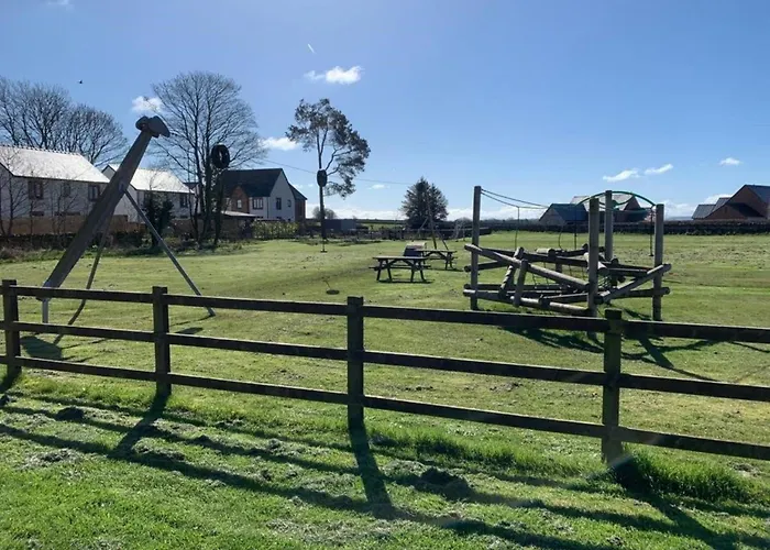 4 Bed In Penrith Oc-89353 *